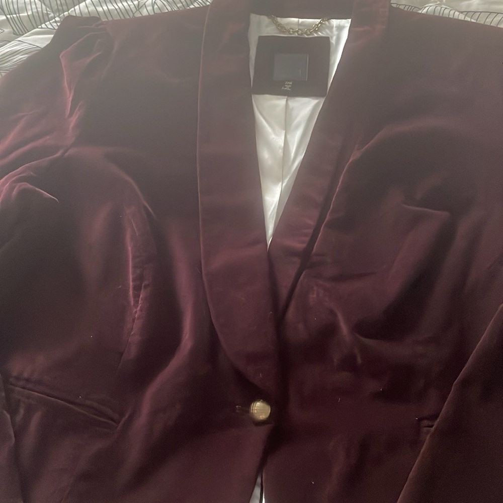 Elegant Burgundy Velvet Blazer - Picture 3 of 4